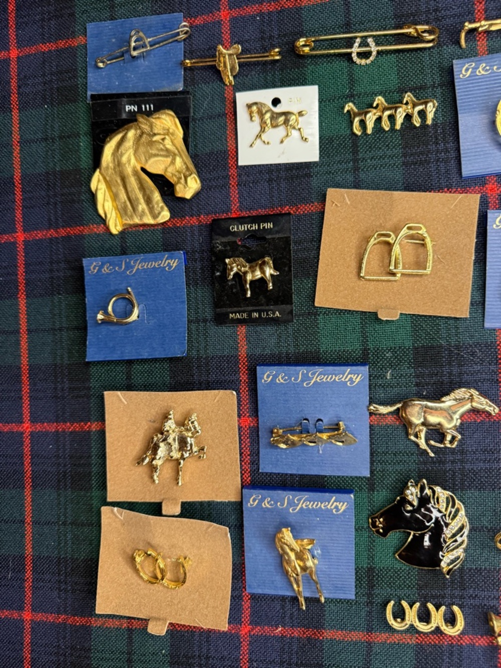 Large lot of Equestrian Horse Brooches and Clutch Pins - Picture 4 of 5